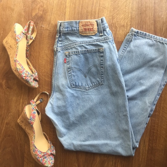 Levi's Denim - 💕Like new! Levi’s light wash denim relaxed jeans